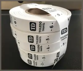 Hazır beden etiketleri ve tekstil ölçü etiketleri.
