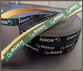 Kendinden yapışkanlı kumaş ve saten marka etiketleri.