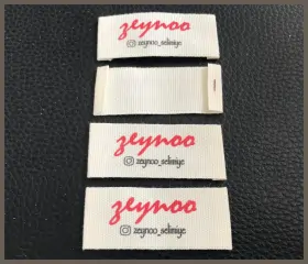 Pamuklu kumaş üzerine baskı ve dokuma etiket seçenekleri.